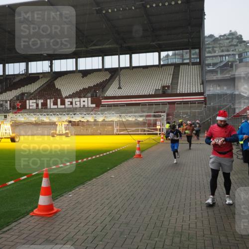 07.12.2025 - St. Pauli X-Mass-Run No. 15 Fabian Wolf http://msf.ph/oto/9415883 07.12.2025 11:06:30 Ziel 474, 486, 1285, 1286, 1403, 1440, 1442, 1556, 1564 meine-sportfotos.de