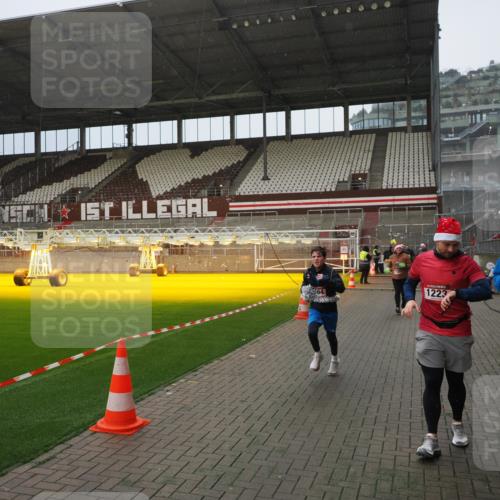 07.12.2025 - St. Pauli X-Mass-Run No. 15 Fabian Wolf http://msf.ph/oto/9415888 07.12.2025 11:06:31 Ziel 474, 486, 565, 1285, 1286, 1403, 1440, 1442, 1556, 1564 meine-sportfotos.de