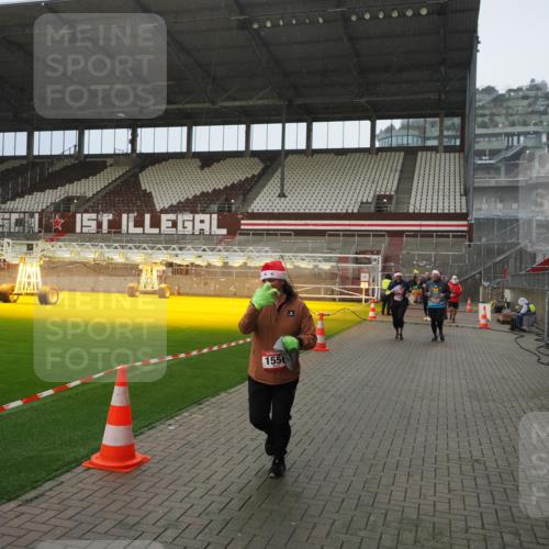 07.12.2025 - St. Pauli X-Mass-Run No. 15 Fabian Wolf http://msf.ph/oto/9415903 07.12.2025 11:06:34 Ziel 359, 382, 565, 1285, 1286, 1440, 1442, 1556, 1564 meine-sportfotos.de