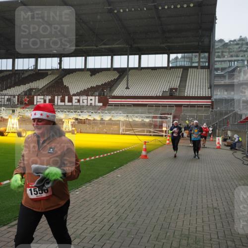 07.12.2025 - St. Pauli X-Mass-Run No. 15 Fabian Wolf http://msf.ph/oto/9415907 07.12.2025 11:06:35 Ziel 359, 382, 565, 1285, 1286, 1440, 1442, 1556, 1564 meine-sportfotos.de