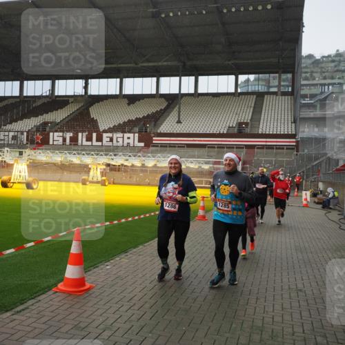 07.12.2025 - St. Pauli X-Mass-Run No. 15 Fabian Wolf http://msf.ph/oto/9415912 07.12.2025 11:06:38 Ziel 359, 382, 565, 1285, 1286, 1440, 1442, 1556, 1564, 4582, 4588 meine-sportfotos.de