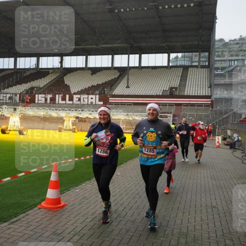 07.12.2025 - St. Pauli X-Mass-Run No. 15 Fabian Wolf http://msf.ph/oto/9415914 07.12.2025 11:06:38 Ziel 359, 382, 565, 1285, 1286, 1440, 1442, 1556, 1564, 4582, 4588 meine-sportfotos.de