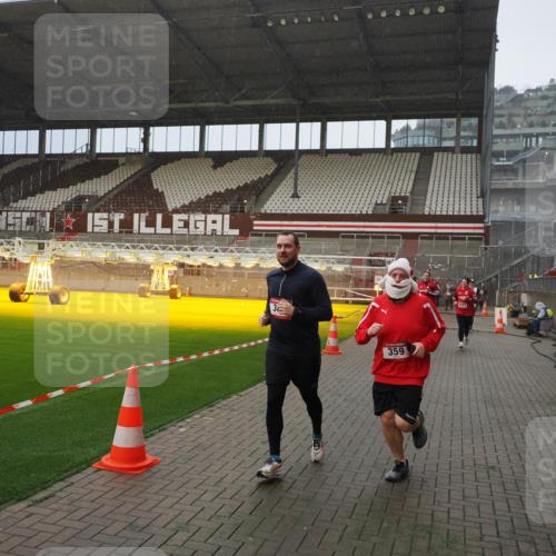 07.12.2025 - St. Pauli X-Mass-Run No. 15 Fabian Wolf http://msf.ph/oto/9415925 07.12.2025 11:06:41 Ziel 359, 382, 565, 1285, 1286, 1556, 1564, 1708, 4582, 4588 meine-sportfotos.de