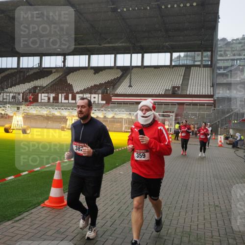 07.12.2025 - St. Pauli X-Mass-Run No. 15 Fabian Wolf http://msf.ph/oto/9415928 07.12.2025 11:06:42 Ziel 359, 382, 565, 1285, 1286, 1556, 1564, 1708, 4582, 4588 meine-sportfotos.de