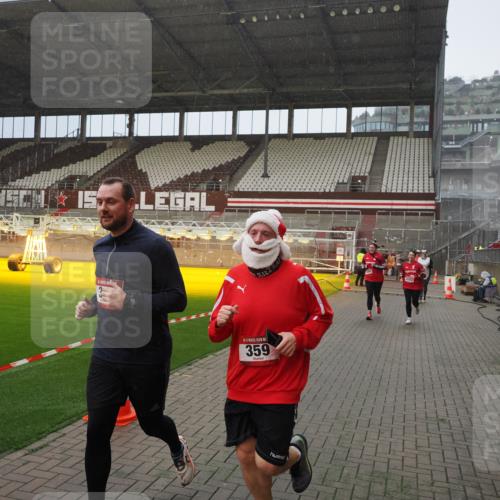 07.12.2025 - St. Pauli X-Mass-Run No. 15 Fabian Wolf http://msf.ph/oto/9415929 07.12.2025 11:06:42 Ziel 359, 382, 565, 1285, 1286, 1556, 1564, 1708, 4582, 4588 meine-sportfotos.de