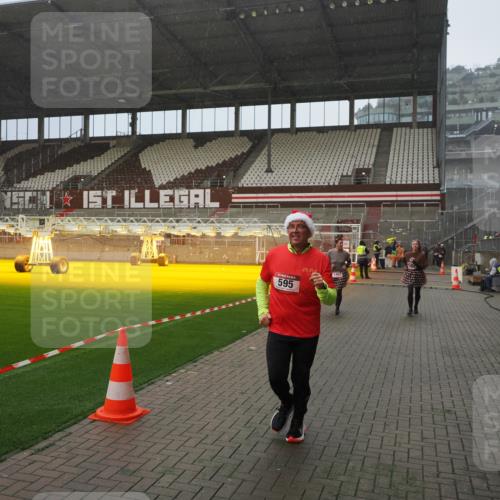 07.12.2025 - St. Pauli X-Mass-Run No. 15 Fabian Wolf http://msf.ph/oto/9415944 07.12.2025 11:06:51 Ziel 359, 382, 565, 595, 1462, 1469, 1708, 4582, 4588 meine-sportfotos.de