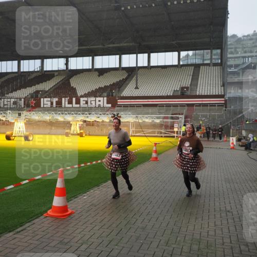07.12.2025 - St. Pauli X-Mass-Run No. 15 Fabian Wolf http://msf.ph/oto/9415950 07.12.2025 11:06:54 Ziel 595, 1462, 1469, 1708, 4582, 4588 meine-sportfotos.de
