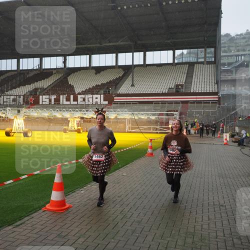 07.12.2025 - St. Pauli X-Mass-Run No. 15 Fabian Wolf http://msf.ph/oto/9415952 07.12.2025 11:06:54 Ziel 595, 1462, 1469, 1708, 4582, 4588 meine-sportfotos.de