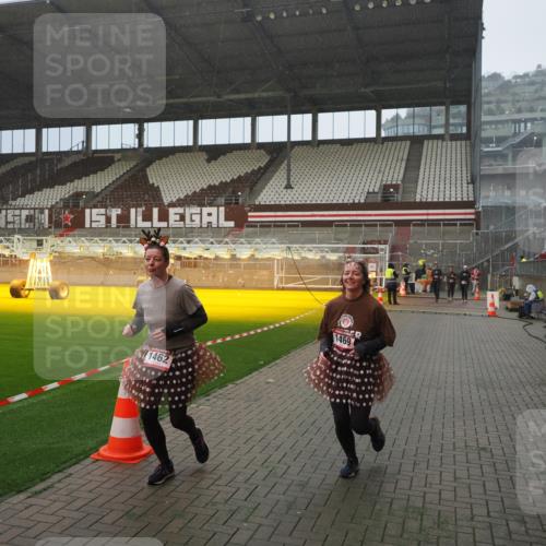 07.12.2025 - St. Pauli X-Mass-Run No. 15 Fabian Wolf http://msf.ph/oto/9415954 07.12.2025 11:06:54 Ziel 595, 1462, 1469, 1708, 4582, 4588 meine-sportfotos.de