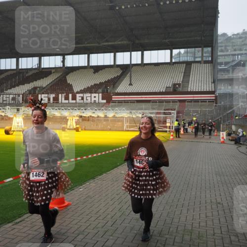 07.12.2025 - St. Pauli X-Mass-Run No. 15 Fabian Wolf http://msf.ph/oto/9415956 07.12.2025 11:06:55 Ziel 595, 1462, 1469, 1634, 1666, 1708, 1751, 4582, 4588 meine-sportfotos.de