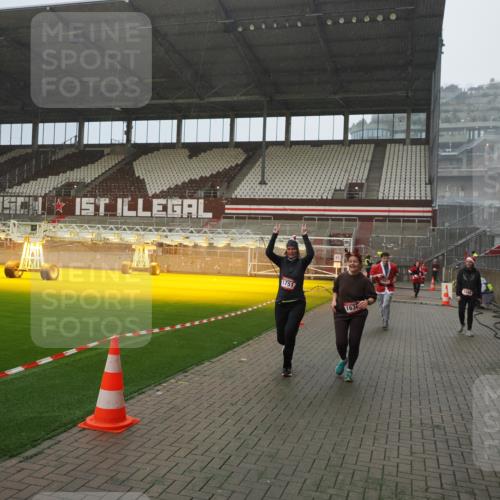 07.12.2025 - St. Pauli X-Mass-Run No. 15 Fabian Wolf http://msf.ph/oto/9415957 07.12.2025 11:07:02 Ziel 595, 1462, 1469, 1634, 1666, 1751, 1861, 1862 meine-sportfotos.de