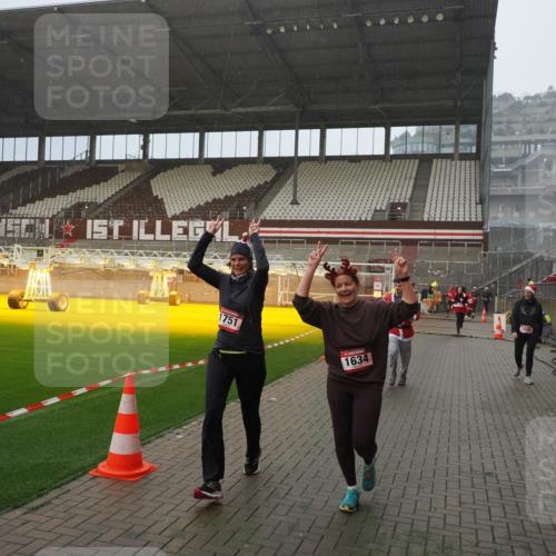 07.12.2025 - St. Pauli X-Mass-Run No. 15 Fabian Wolf http://msf.ph/oto/9415962 07.12.2025 11:07:03 Ziel 595, 1462, 1469, 1634, 1666, 1751, 1861, 1862 meine-sportfotos.de