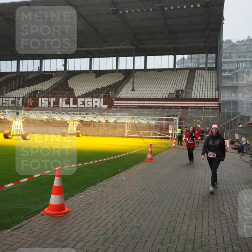 07.12.2025 - St. Pauli X-Mass-Run No. 15 Fabian Wolf http://msf.ph/oto/9415977 07.12.2025 11:07:06 Ziel 281, 688, 1469, 1634, 1666, 1751, 1861, 1862 meine-sportfotos.de
