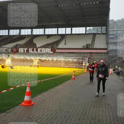 07.12.2025 - St. Pauli X-Mass-Run No. 15 Fabian Wolf http://msf.ph/oto/9415979 07.12.2025 11:07:06 Ziel 281, 688, 1469, 1634, 1666, 1751, 1861, 1862 meine-sportfotos.de