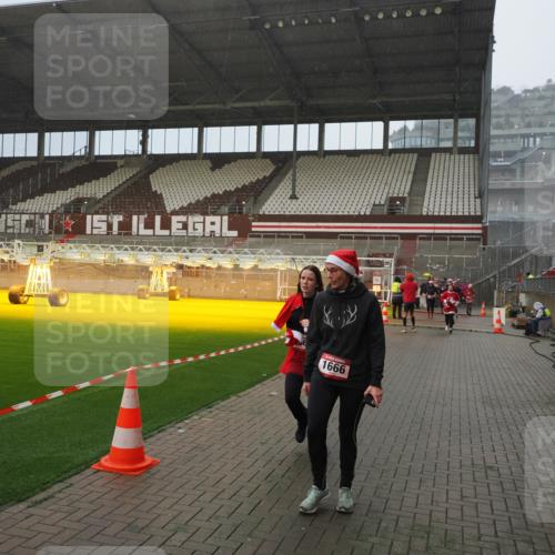 07.12.2025 - St. Pauli X-Mass-Run No. 15 Fabian Wolf http://msf.ph/oto/9415986 07.12.2025 11:07:08 Ziel 281, 596, 688, 1585, 1587, 1634, 1666, 1751, 1861, 1862 meine-sportfotos.de