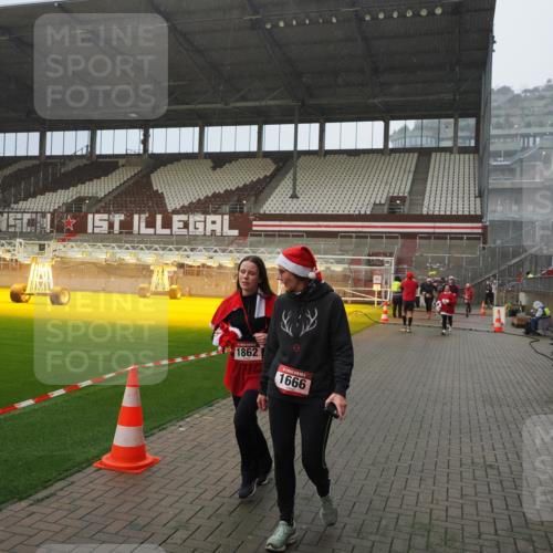 07.12.2025 - St. Pauli X-Mass-Run No. 15 Fabian Wolf http://msf.ph/oto/9415988 07.12.2025 11:07:09 Ziel 281, 596, 688, 1585, 1587, 1634, 1666, 1751, 1861, 1862 meine-sportfotos.de