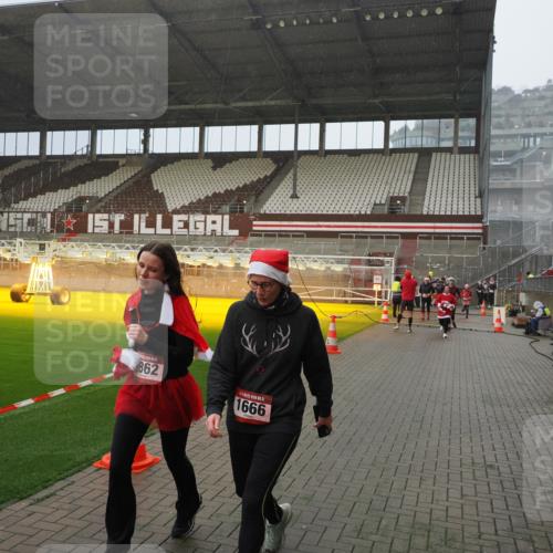 07.12.2025 - St. Pauli X-Mass-Run No. 15 Fabian Wolf http://msf.ph/oto/9415990 07.12.2025 11:07:09 Ziel 281, 596, 688, 1585, 1587, 1634, 1666, 1751, 1861, 1862 meine-sportfotos.de