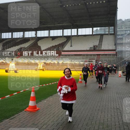 07.12.2025 - St. Pauli X-Mass-Run No. 15 Fabian Wolf http://msf.ph/oto/9415998 07.12.2025 11:07:15 Ziel 281, 342, 344, 490, 591, 596, 603, 621, 622, 688, 1202, 1206, 1585, 1587, 1634, 1666, 1751, 1861, 1862, 2403 meine-sportfotos.de