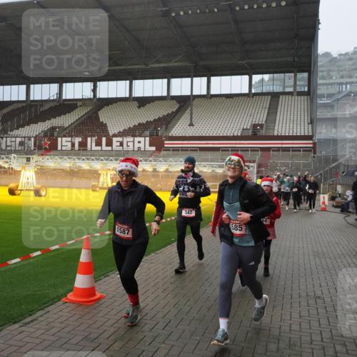 07.12.2025 - St. Pauli X-Mass-Run No. 15 Fabian Wolf http://msf.ph/oto/9416010 07.12.2025 11:07:17 Ziel 281, 342, 344, 476, 490, 591, 596, 603, 621, 622, 673, 688, 781, 1202, 1206, 1233, 1585, 1587, 1861, 1862, 2403 meine-sportfotos.de