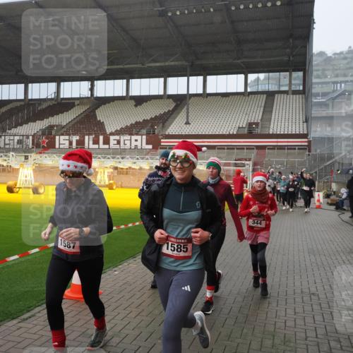 07.12.2025 - St. Pauli X-Mass-Run No. 15 Fabian Wolf http://msf.ph/oto/9416012 07.12.2025 11:07:18 Ziel 281, 342, 344, 476, 490, 591, 596, 603, 621, 622, 673, 688, 781, 1202, 1206, 1233, 1585, 1587, 1861, 1862, 2403, 5008 meine-sportfotos.de