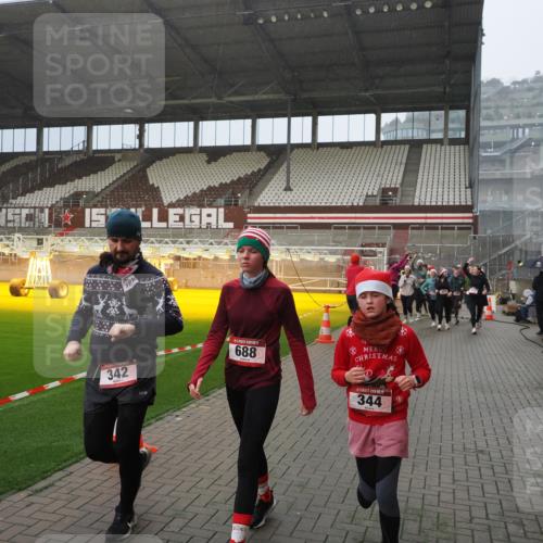 07.12.2025 - St. Pauli X-Mass-Run No. 15 Fabian Wolf http://msf.ph/oto/9416016 07.12.2025 11:07:19 Ziel 281, 342, 344, 476, 490, 591, 596, 603, 621, 622, 673, 688, 781, 1202, 1206, 1233, 1585, 1587, 1862, 2403, 5008 meine-sportfotos.de