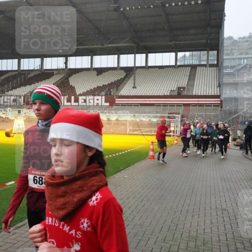 07.12.2025 - St. Pauli X-Mass-Run No. 15 Fabian Wolf http://msf.ph/oto/9416020 07.12.2025 11:07:19 Ziel 281, 342, 344, 476, 490, 591, 596, 603, 621, 622, 673, 688, 781, 1202, 1206, 1233, 1585, 1587, 1862, 2403, 5008 meine-sportfotos.de