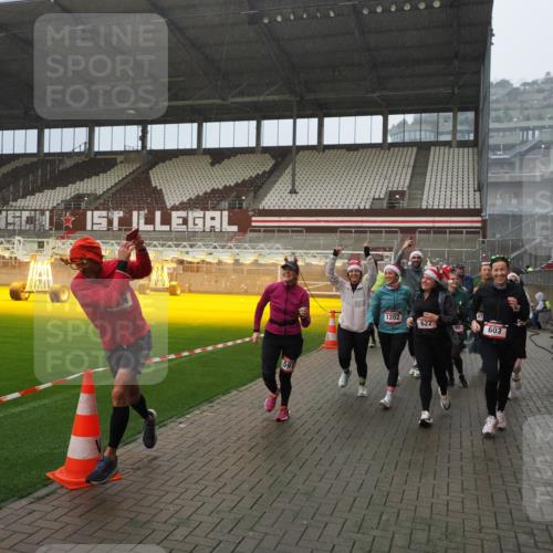 07.12.2025 - St. Pauli X-Mass-Run No. 15 Fabian Wolf http://msf.ph/oto/9416027 07.12.2025 11:07:23 Ziel 281, 342, 344, 476, 490, 591, 596, 603, 621, 622, 673, 688, 781, 1202, 1206, 1233, 1585, 1587, 2403, 5008 meine-sportfotos.de