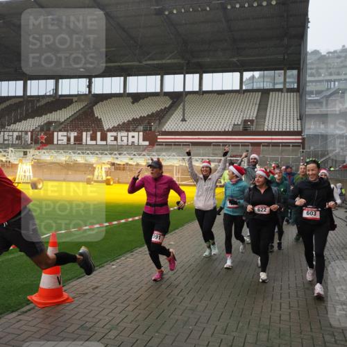 07.12.2025 - St. Pauli X-Mass-Run No. 15 Fabian Wolf http://msf.ph/oto/9416029 07.12.2025 11:07:23 Ziel 281, 342, 344, 476, 490, 591, 596, 603, 621, 622, 673, 688, 781, 1202, 1206, 1233, 1585, 1587, 2403, 5008 meine-sportfotos.de
