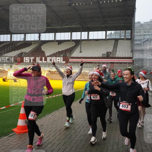 07.12.2025 - St. Pauli X-Mass-Run No. 15 Fabian Wolf http://msf.ph/oto/9416033 07.12.2025 11:07:24 Ziel 281, 342, 344, 476, 490, 591, 596, 603, 621, 622, 673, 688, 781, 1202, 1206, 1233, 1585, 1587, 2403, 5008 meine-sportfotos.de