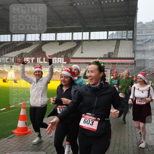 07.12.2025 - St. Pauli X-Mass-Run No. 15 Fabian Wolf http://msf.ph/oto/9416036 07.12.2025 11:07:24 Ziel 281, 342, 344, 476, 490, 591, 596, 603, 621, 622, 673, 688, 781, 1202, 1206, 1233, 1585, 1587, 2403, 5008 meine-sportfotos.de