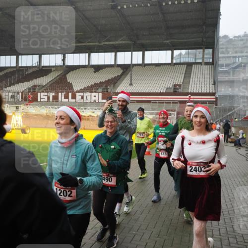 07.12.2025 - St. Pauli X-Mass-Run No. 15 Fabian Wolf http://msf.ph/oto/9416039 07.12.2025 11:07:25 Ziel 281, 342, 344, 476, 490, 591, 596, 603, 621, 622, 673, 688, 781, 1202, 1206, 1233, 1585, 1587, 2403, 5008 meine-sportfotos.de