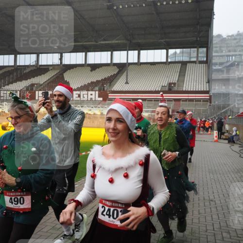 07.12.2025 - St. Pauli X-Mass-Run No. 15 Fabian Wolf http://msf.ph/oto/9416042 07.12.2025 11:07:26 Ziel 281, 342, 344, 476, 490, 591, 596, 603, 621, 622, 673, 688, 781, 1202, 1206, 1233, 1585, 1587, 2403, 5008 meine-sportfotos.de