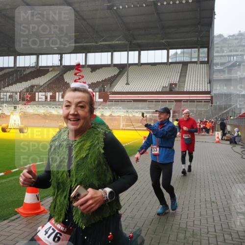 07.12.2025 - St. Pauli X-Mass-Run No. 15 Fabian Wolf http://msf.ph/oto/9416046 07.12.2025 11:07:26 Ziel 281, 342, 344, 476, 490, 591, 596, 603, 621, 622, 673, 688, 781, 1202, 1206, 1233, 1585, 1587, 2403, 5008 meine-sportfotos.de