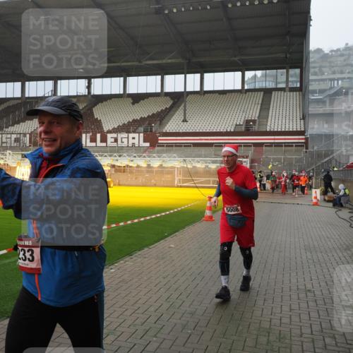 07.12.2025 - St. Pauli X-Mass-Run No. 15 Fabian Wolf http://msf.ph/oto/9416053 07.12.2025 11:07:28 Ziel 315, 342, 344, 476, 490, 591, 603, 621, 622, 673, 781, 1202, 1206, 1233, 1585, 1587, 2403, 5008 meine-sportfotos.de