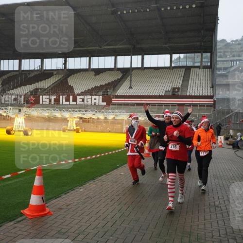 07.12.2025 - St. Pauli X-Mass-Run No. 15 Fabian Wolf http://msf.ph/oto/9416060 07.12.2025 11:07:37 Ziel 77, 315, 332, 377, 623, 781, 1233, 1235, 1509, 1824, 1866, 1910, 2693, 5008 meine-sportfotos.de