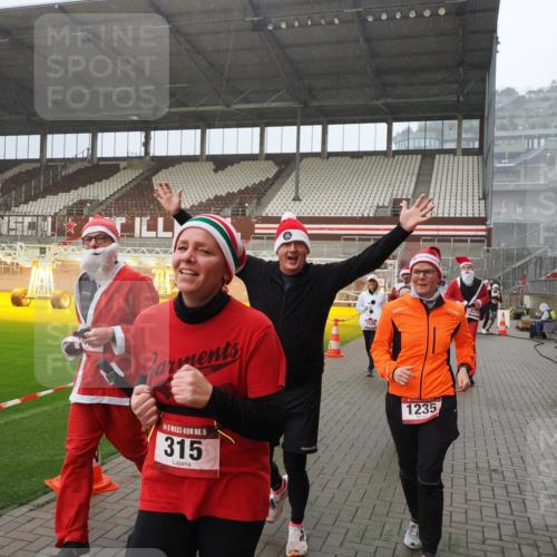 07.12.2025 - St. Pauli X-Mass-Run No. 15 Fabian Wolf http://msf.ph/oto/9416067 07.12.2025 11:07:39 Ziel 77, 315, 332, 377, 389, 397, 623, 1235, 1509, 1824, 1866, 1910, 2693 meine-sportfotos.de