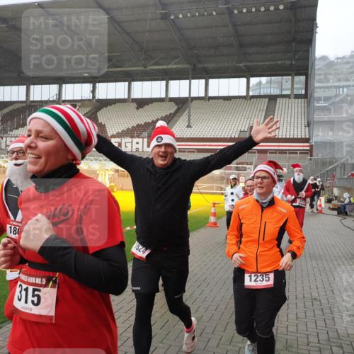07.12.2025 - St. Pauli X-Mass-Run No. 15 Fabian Wolf http://msf.ph/oto/9416068 07.12.2025 11:07:39 Ziel 77, 315, 332, 377, 389, 397, 623, 1235, 1509, 1824, 1866, 1910, 2693 meine-sportfotos.de