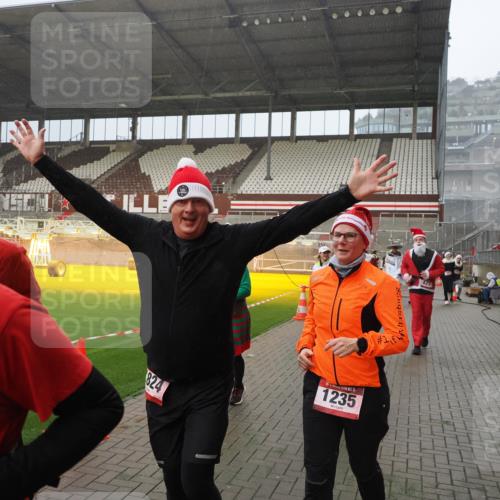 07.12.2025 - St. Pauli X-Mass-Run No. 15 Fabian Wolf http://msf.ph/oto/9416069 07.12.2025 11:07:39 Ziel 77, 315, 332, 377, 389, 397, 623, 1235, 1509, 1824, 1866, 1910, 2693 meine-sportfotos.de