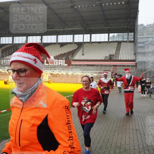 07.12.2025 - St. Pauli X-Mass-Run No. 15 Fabian Wolf http://msf.ph/oto/9416073 07.12.2025 11:07:40 Ziel 77, 273, 315, 332, 377, 389, 397, 623, 1235, 1509, 1824, 1866, 1910, 2693 meine-sportfotos.de