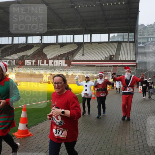 07.12.2025 - St. Pauli X-Mass-Run No. 15 Fabian Wolf http://msf.ph/oto/9416075 07.12.2025 11:07:40 Ziel 77, 273, 315, 332, 377, 389, 397, 623, 1235, 1509, 1824, 1866, 1910, 2693 meine-sportfotos.de