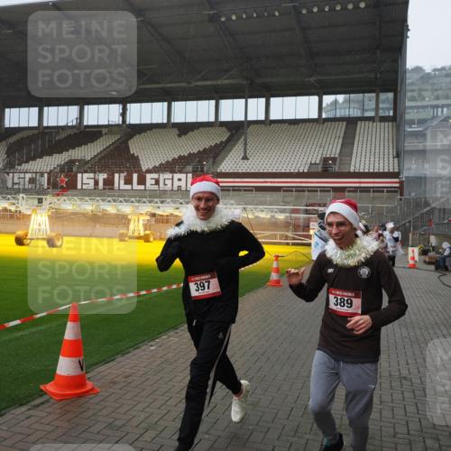 07.12.2025 - St. Pauli X-Mass-Run No. 15 Fabian Wolf http://msf.ph/oto/9416090 07.12.2025 11:07:44 Ziel 77, 271, 273, 315, 332, 377, 389, 397, 623, 1235, 1439, 1441, 1509, 1812, 1824, 1866, 1910, 2693 meine-sportfotos.de