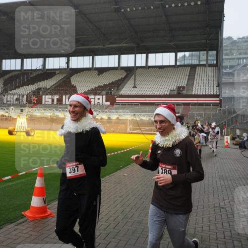 07.12.2025 - St. Pauli X-Mass-Run No. 15 Fabian Wolf http://msf.ph/oto/9416091 07.12.2025 11:07:44 Ziel 77, 271, 273, 315, 332, 377, 389, 397, 623, 1235, 1439, 1441, 1509, 1812, 1824, 1866, 1910, 2693 meine-sportfotos.de