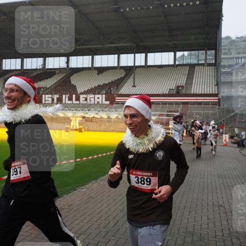 07.12.2025 - St. Pauli X-Mass-Run No. 15 Fabian Wolf http://msf.ph/oto/9416092 07.12.2025 11:07:44 Ziel 77, 271, 273, 315, 332, 377, 389, 397, 623, 1235, 1439, 1441, 1509, 1812, 1824, 1866, 1910, 2693 meine-sportfotos.de