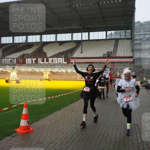 07.12.2025 - St. Pauli X-Mass-Run No. 15 Fabian Wolf http://msf.ph/oto/9416107 07.12.2025 11:07:49 Ziel 77, 271, 273, 286, 293, 332, 377, 389, 397, 623, 1107, 1235, 1378, 1381, 1382, 1383, 1439, 1441, 1460, 1509, 1812, 1824, 1866, 1910, 2693 meine-sportfotos.de