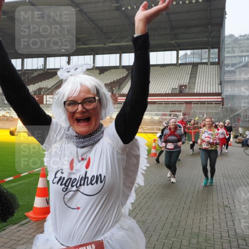 07.12.2025 - St. Pauli X-Mass-Run No. 15 Fabian Wolf http://msf.ph/oto/9416114 07.12.2025 11:07:50 Ziel 271, 273, 286, 293, 332, 377, 389, 397, 623, 774, 1107, 1123, 1378, 1381, 1382, 1383, 1439, 1441, 1460, 1509, 1812, 1910, 2693 meine-sportfotos.de