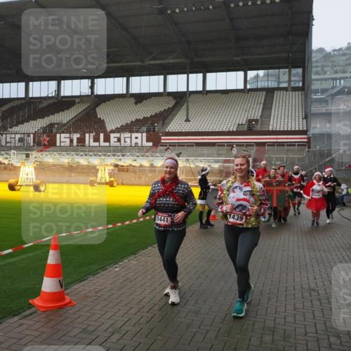 07.12.2025 - St. Pauli X-Mass-Run No. 15 Fabian Wolf http://msf.ph/oto/9416116 07.12.2025 11:07:51 Ziel 271, 273, 286, 293, 332, 377, 389, 397, 623, 774, 1107, 1123, 1129, 1378, 1381, 1382, 1383, 1439, 1441, 1460, 1509, 1812, 1910, 2693 meine-sportfotos.de