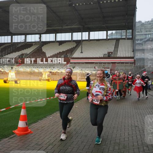 07.12.2025 - St. Pauli X-Mass-Run No. 15 Fabian Wolf http://msf.ph/oto/9416117 07.12.2025 11:07:51 Ziel 271, 273, 286, 293, 332, 377, 389, 397, 623, 774, 1107, 1123, 1129, 1378, 1381, 1382, 1383, 1439, 1441, 1460, 1509, 1812, 1910, 2693 meine-sportfotos.de
