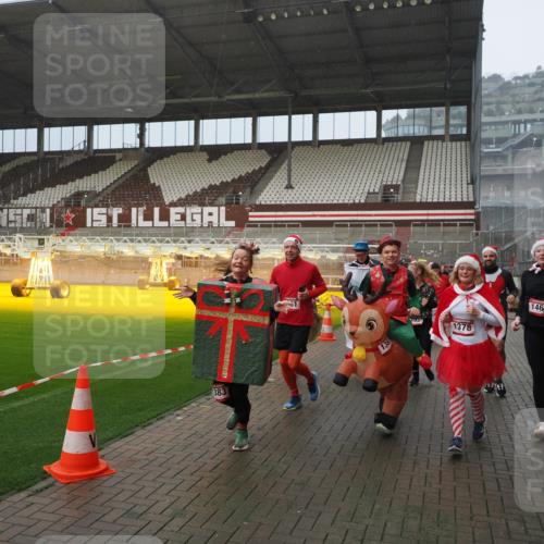 07.12.2025 - St. Pauli X-Mass-Run No. 15 Fabian Wolf http://msf.ph/oto/9416126 07.12.2025 11:07:54 Ziel 271, 273, 286, 293, 389, 397, 653, 772, 774, 1107, 1123, 1129, 1342, 1378, 1381, 1382, 1383, 1439, 1441, 1460, 1520, 1525, 1812, 2693 meine-sportfotos.de