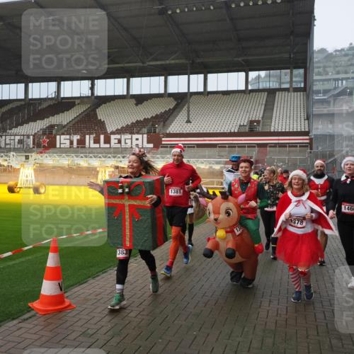 07.12.2025 - St. Pauli X-Mass-Run No. 15 Fabian Wolf http://msf.ph/oto/9416127 07.12.2025 11:07:54 Ziel 271, 273, 286, 293, 389, 397, 653, 772, 774, 1107, 1123, 1129, 1342, 1378, 1381, 1382, 1383, 1439, 1441, 1460, 1520, 1525, 1812, 2693 meine-sportfotos.de