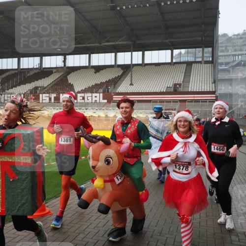 07.12.2025 - St. Pauli X-Mass-Run No. 15 Fabian Wolf http://msf.ph/oto/9416131 07.12.2025 11:07:55 Ziel 271, 273, 286, 293, 389, 397, 653, 772, 774, 1107, 1123, 1129, 1230, 1342, 1355, 1378, 1381, 1382, 1383, 1439, 1441, 1460, 1520, 1525, 1812, 4815 meine-sportfotos.de
